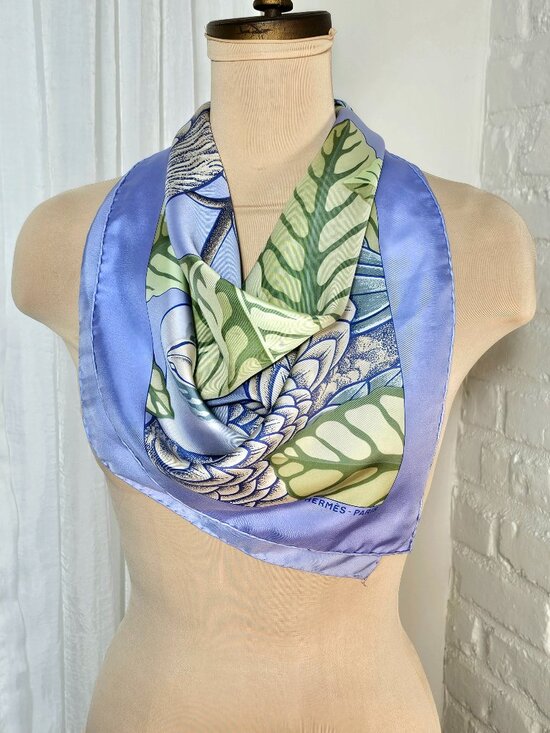 Hermès Silk Scarf 90cm Carré Bird Print Lavender Green 34” | Hand Rolled | Box - Picture 6 of 16